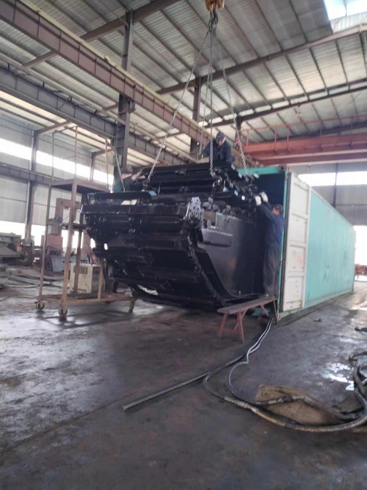 SUNTON PU240 Amphibious Pontoon Undercarriage for Hitachi ZX210 Excavator was Supplied.