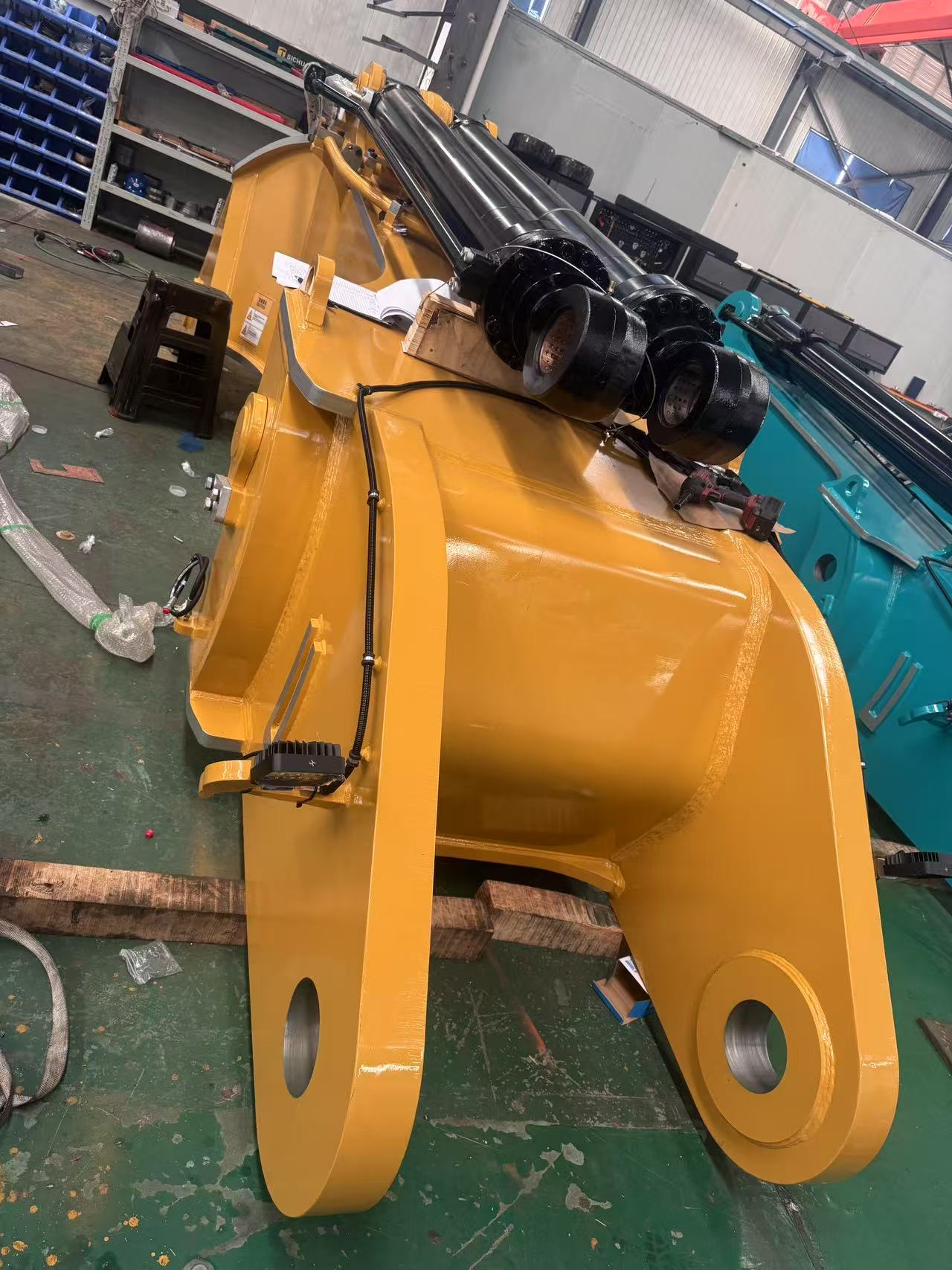 Caterpillar CAT385 Shovel Excavator Rock Boom was supplied to Overseas Market